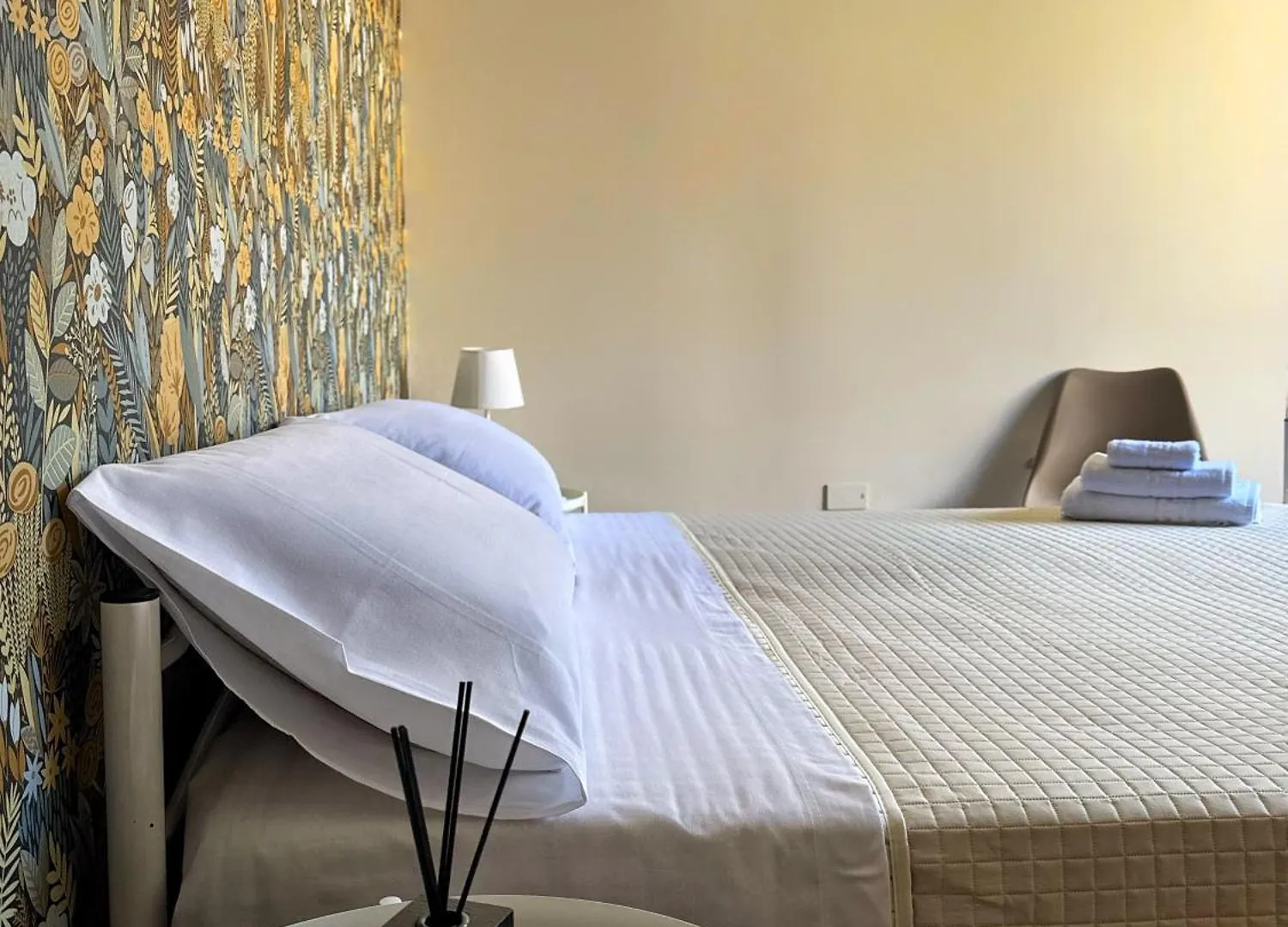 Bed & Breakfast Sicily O'Clock Room Lentini Italy
