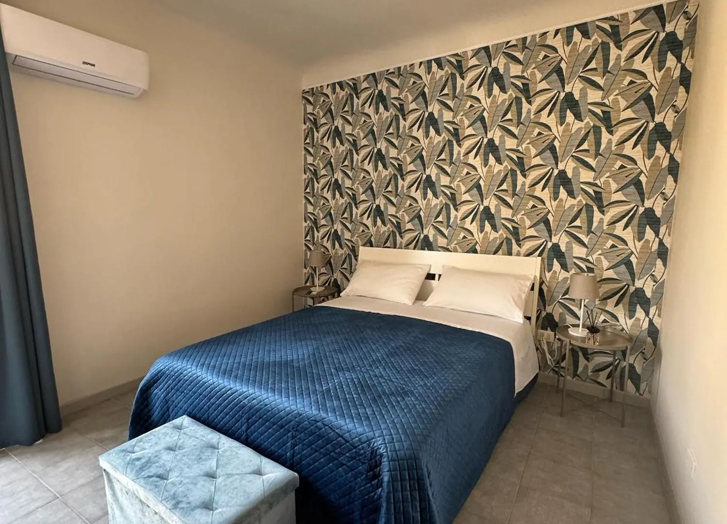 Sicily O\'Clock Room contacts