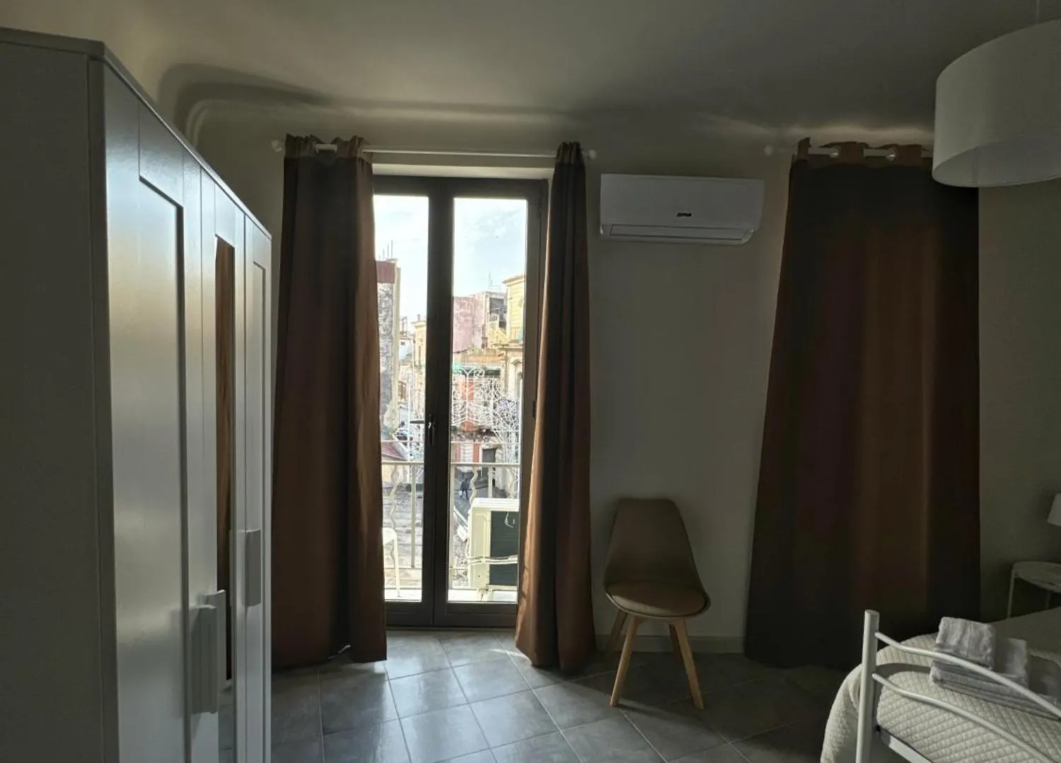 Sicily O'Clock Room Lentini 0*,