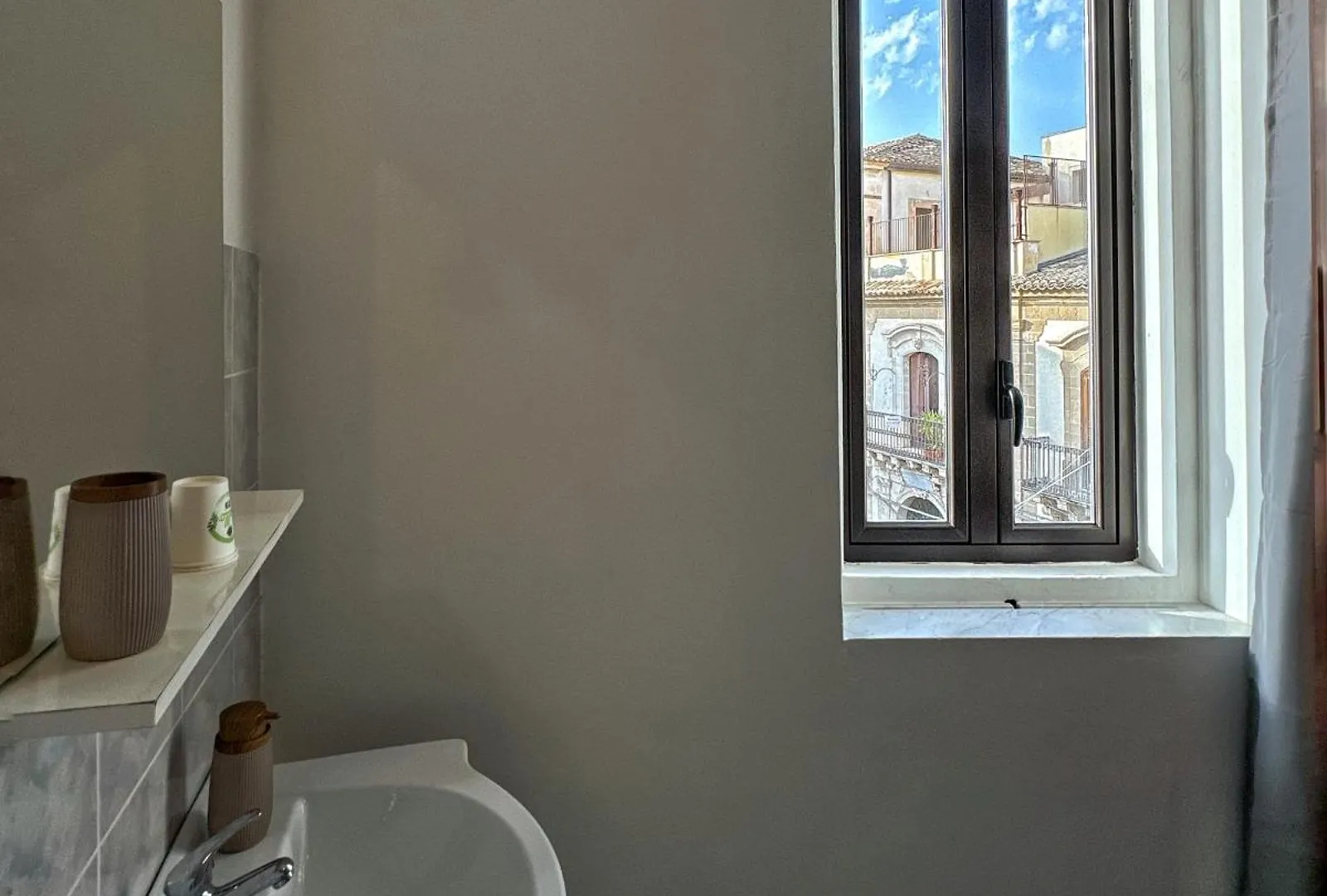 Sicily O'Clock Room Lentini
