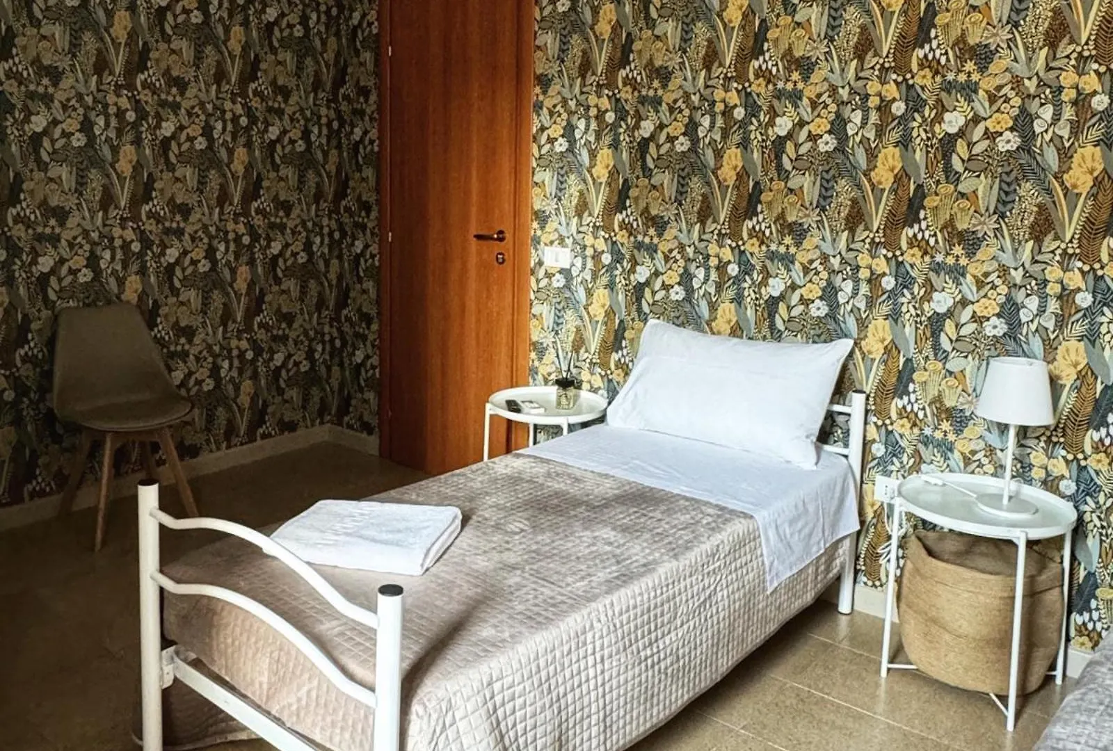Sicily O'Clock Room Lentini